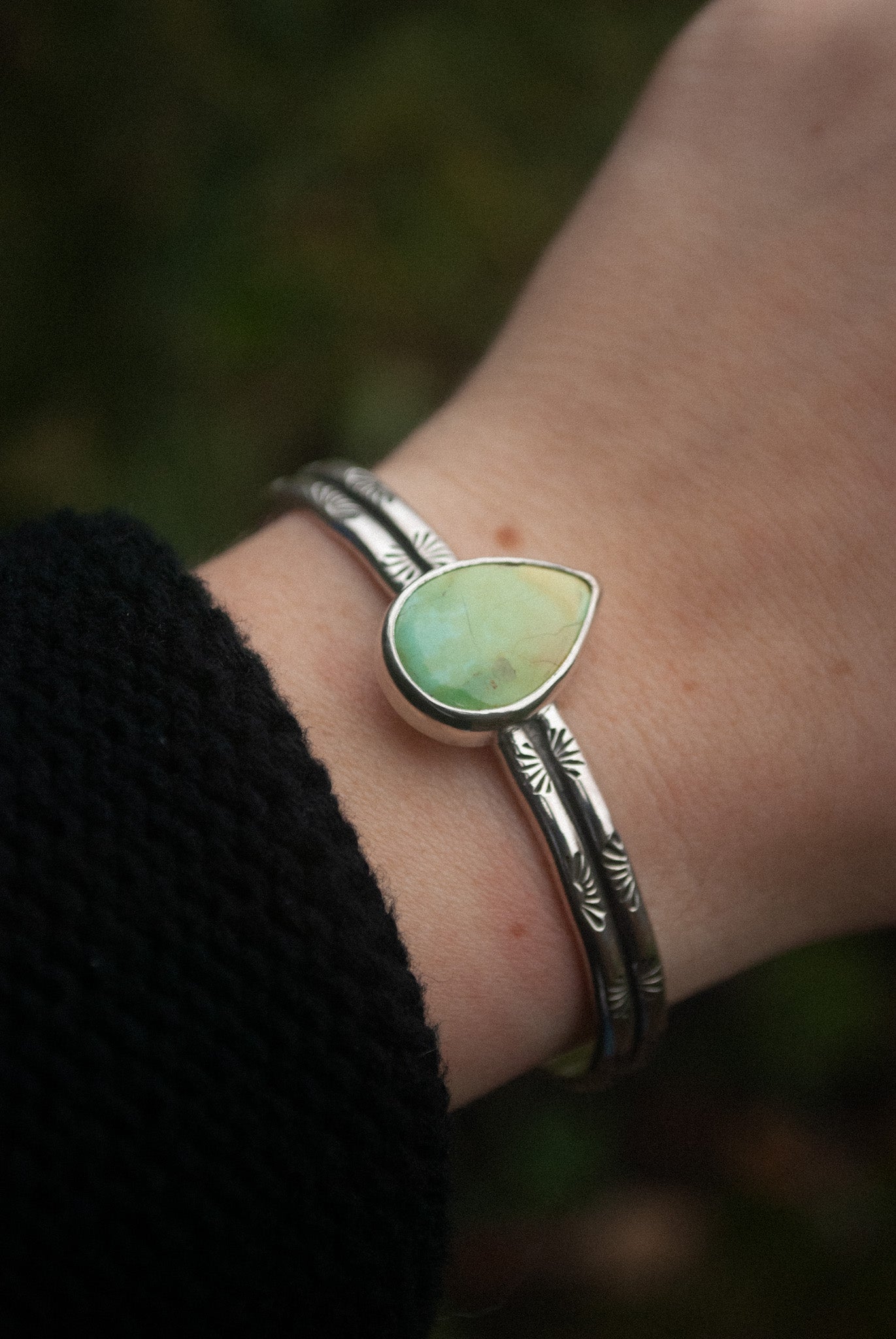 Sonoran Rose Turquoise メキシカンシルバーバングル Sonoran Gold Turquoise Cuff – Silver & Ash