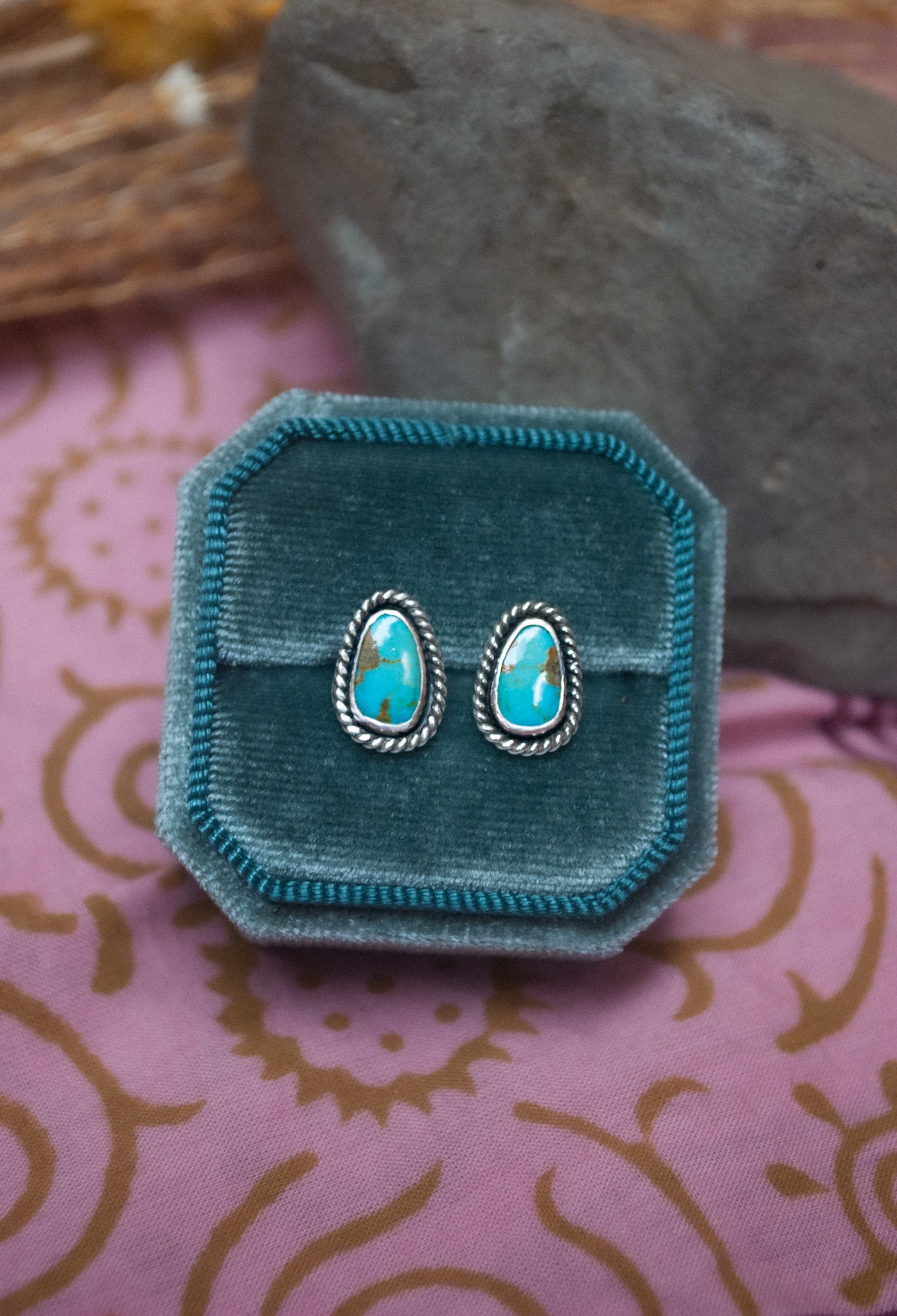 Stone & Rope Studs